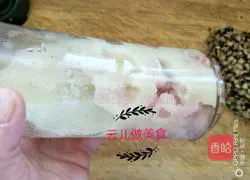 Illustration of how to make snapper and mushroom dumplings 4