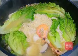 Illustration of how to make shrimp and fish noodles 7