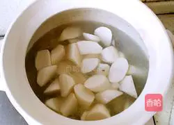 Illustration of how to make pork ribs and yam soup 8