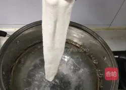 Illustration of how to make a large bowl of wide noodles 8