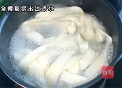 Illustration of how to make large plate of chicken noodles 9