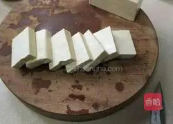 Illustration of how to make three fresh large bone tofu soup 3