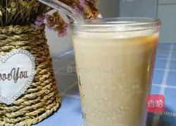 Illustration of how to make caramel milk tea 7