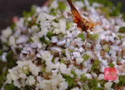 Illustration of the simple recipe of petal beans stuffed with meat 3