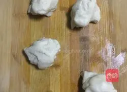 Illustration of how to make hand-torn biscuits 10