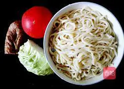 Fried noodles with sausage Illustration of how to do it 1