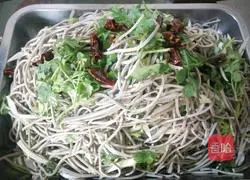 Illustration of how to make cold shredded tofu 4