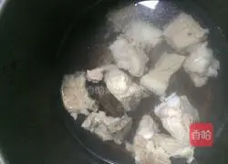 Illustration of how to make matsutake pork ribs soup 3