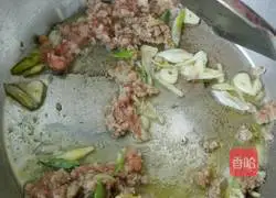 Illustration of how to make braised noodles with diced eggplant 7