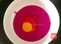 Illustration of how to make dragon fruit yogurt cake 3