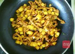 Illustration of how to make braised noodles with green vegetables 12