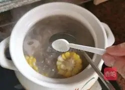 Corn, lotus root and pork ribs soup recipe 7