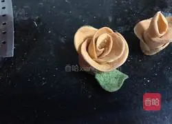 Illustration of how to make rose steamed buns 6