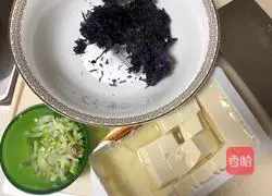 Illustration of how to make black and white soup 1