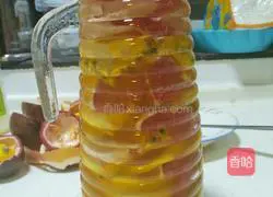 Illustration of how to make summer honey and fruit drink 6