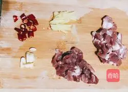 Illustration of how to make braised beans and noodles 2