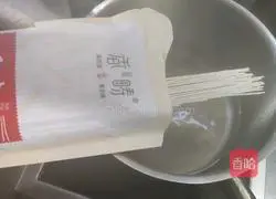 How to make fried eggs and wheat germ noodles Illustration 3