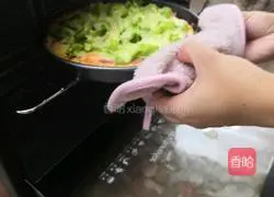 Illustration of how to make bacon pizza (self-purchased crust) 8