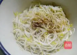 Illustration of how to make cold Ruyi dishes 5