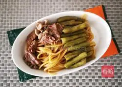 Illustration of Braised Beef and Bean Noodles 6