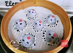 Illustration of how to make elephant bean paste buns 9