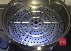 Illustration of how to make brown sugar steamed buns 6