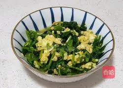 Illustration of how to make scrambled eggs with spinach 8