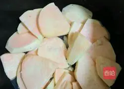 Illustration of making glutinous rice and sweet potato pancakes 2