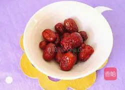 Yam, red dates and white fungus soup.Practice illustration 5