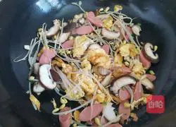 Illustration of how to make fried pasta with ham 7