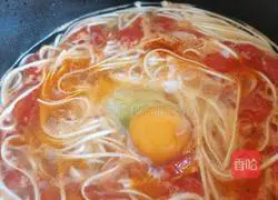 Illustration of how to make tomato and egg noodles 16