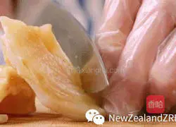 Illustration of how to make New Zealand fish maw, bird's nest and chicken soup 1