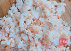 Illustration of how to make shrimp and pork dumplings 3