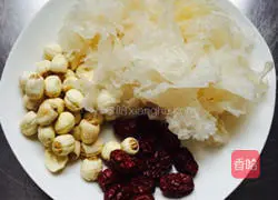 Papaya and Tremella Soup Recipe Illustration 1