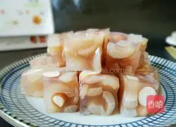 Illustration of how to make peanut pig skin jelly 14