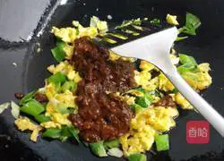 Illustration of how to make fried egg noodles with soy sauce 10