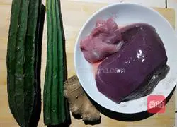 How to make luffa and lean pork liver soup Illustration 1