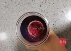 Illustration of how to make dragon fruit pancakes 3