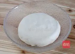 Illustration of how to make steamed beef and radish dumplings with hot noodles 1