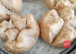 Illustration of making whole wheat flowering steamed buns 10