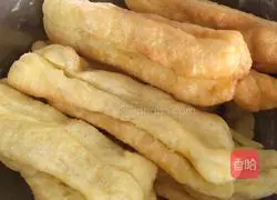 Illustration of how to make fried dough sticks 14