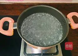 Seafood Tom Yum Soup Recipe Illustration 2