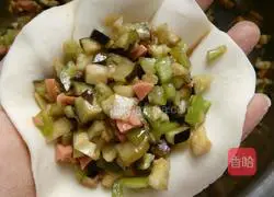 Illustration of how to make three-piece pie (ham, pepper, eggplant) 7