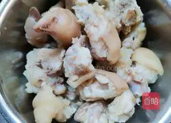 Soybean paste Illustration of braised pig's trotters 3