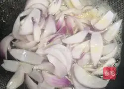 Illustration of how to make salted egg yolk and salt and pepper shrimp noodles 6