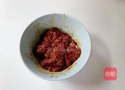 Illustration of how to make beef stir-fried pasta 2