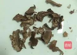 Illustration of how to make walnut and peanut milk 2