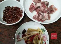 Illustration of how to make red bean herbal ribs soup 1
