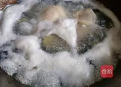 Illustration of how to make mushroom and chicken soup 4