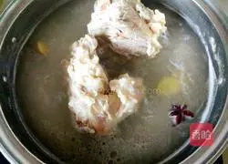 Illustration of how to stew large bones with white radish 11